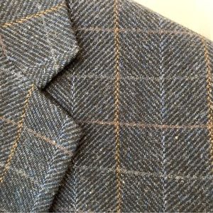 Blue herringbone 42R sport coat by Stafford 100% wool with windowpane stitch